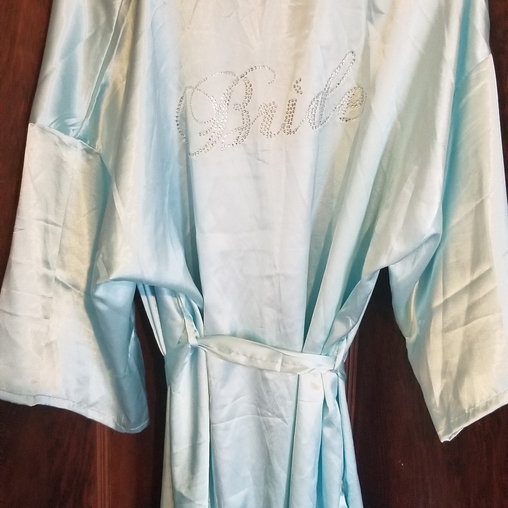 Bridal robe - Picture 2 of 3